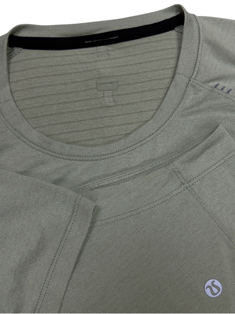 Lululemon Shirt Mens Large Green License to Train Short Sleeve Drysense Athletic